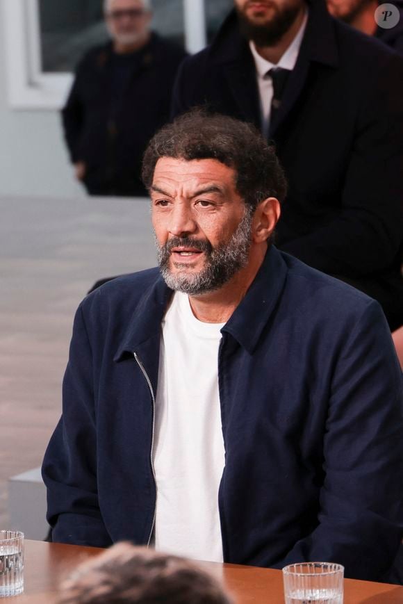 Exclusif - Ramzy Bedia - Plateau de l'émission "C à vous" lors du 78ème Festival International du Film de Cannes le 17 mai 2025. © Jack Tribeca / Bestimage