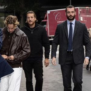 "Je le comprends aujourd'hui : d'une certaine façon, nous formons une même famille. Puisque nous avons partagé les mêmes joies. Puisque nous traversons la même épreuve. Votre présence, votre affection, vos prières nous portent"

Pierre Sarkozy, Jean Sarkozy et Louis Sarkozy, les fils de N.Sarkozy - Procès de l'affaire du financement libyen présumé de la campagne présidentielle de 2007, impliquant douze prévenus dont N.Sarkozy, au tribunal correctionnel de Paris, le 25 septembre 2025. 
© Julien Sarkissian / Bestimage