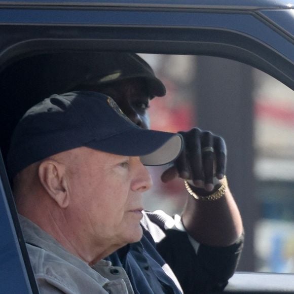 Bruce Willis à Los Angeles le 20 avril 2025 en voiture ©Backgrid USA / Bestimage