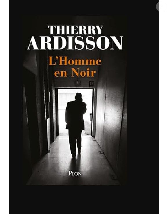 Thierry Ardisson avait publié un ultime livre, "L'Homme en noir", sorti le 7 mai 2025 chez Plon.