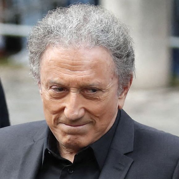 "Je ne vais pas, moi, censurer un mec parce que je ne peux pas le blairer", a également ajouté l'animateur

Michel Drucker - Obsèques de Jean-Paul Belmondo en en l'église Saint-Germain-des-Prés, à Paris le 10 septembre 2021.

© Cyril Moreau / Bestimage
