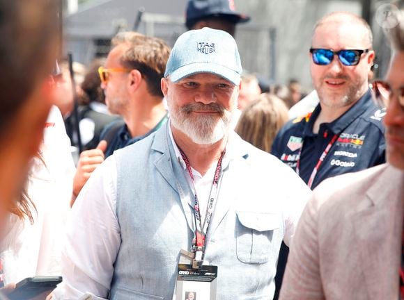 prêt à épauler un couple de restaurateurs en grande difficulté. 

.Philippe Etchebest - Les célébrités lors du Grand Prix de Formule 1 (F1) de Monaco, le 25 mai 2025.
© Dylan Meifret / Nice Matin / Bestimage