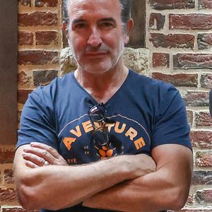 Exclusif - Jean Dujardin et ses trois partenaires, Antoine Gravouil, Olivier Carsoule et Éric Lafon, fondateurs de la distillerie Bordeaux Distilling Co, basée dans le quartier de Bacalan, lancent leur premier whisky, au nom évocateur : Aventure, à Bordeaux, France, le 1er octobre 2025. © Fabien Cottereau/Bestimage