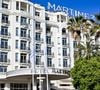 Toutefois, l'intrigue ne s'arrête pas à Saint-Tropez : les personnages s'inviteront aussi sur la Croisette, avec un tournage prévu au sein du mythique Hôtel Martinez.

Illustration des hôtels de la Croisette à Cannes, le 21 avril 2026. Ici l'Hôtel Martinez - dans The Unbound Collection by Hyatt. 

© Bruno Bebert / Bestimage
