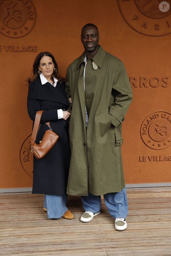 Omar Sy et sa femme Hélène lors des Internationaux de France de Tennis de Roland Garros 2025, à Paris, France, le 7 juin 2025. 

© Cyril Moreau / Bestimage