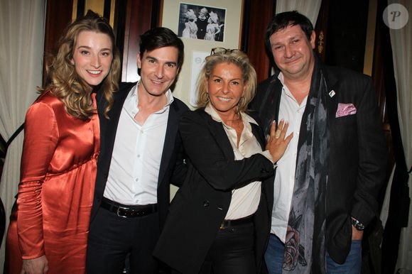 Aurore Morisse, Harold Hessel, Caroline Margeridon, Stéphane Vanhandenhoven - People à la soirée "Signature des écrivains" au Fouquet's à Paris. Le 24 novembre 2021
© Baldini / Bestimage