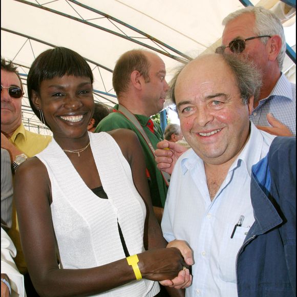 "JACQUES VILLERET" ET SON AMIE CELLI 17EME JOURNEE DE COURSES AU PROFIT DE L' ASSOCIATION "PERCE NEIGE" SUR L' HIPPODROME "JEAN GABIN" DE MOULINS LA MARCHE