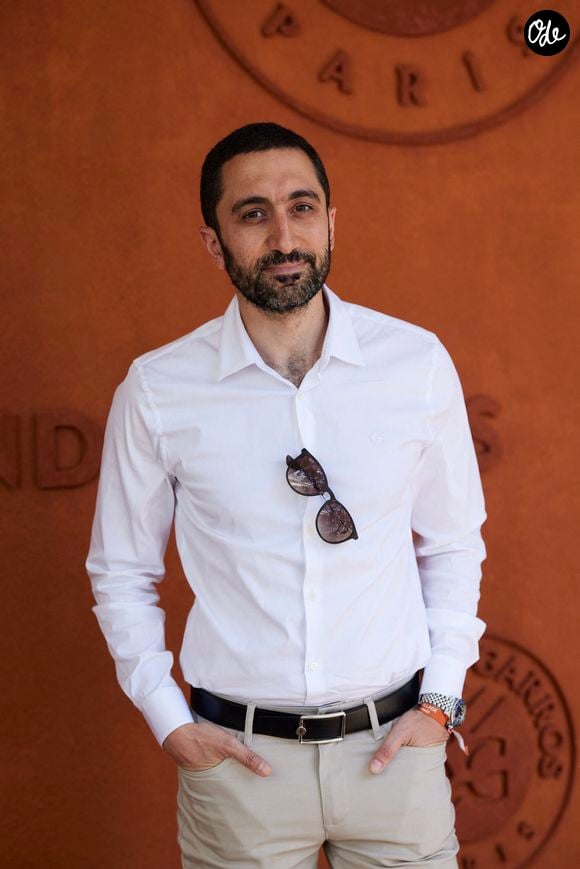 "Une nouvelle aventure commence le 7 septembre !", s'est réjoui le remplaçant de Jimmy Mohamed en annonçant sa nouvelle fonction sur Instagram.

Jimmy Mohamed au village lors des Internationaux de France de tennis de Roland Garros 2024, à Paris, France, le 26 mai 2024.

© Jacovides-Moreau/Bestimage