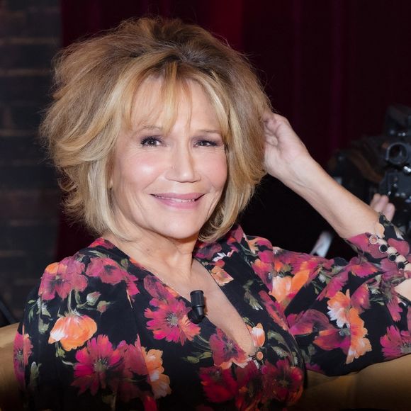 Clémentine Célarié, qui est à retrouver ce mercredi soir sur "France 2" dans le téléfilm " Un destin inattendu", a pris l'habitude de pratiquer une activité qui lui permet de rester en forme.

Exclusif - Clémentine Célarié pendant le tournage de l'émission On Est En Direct (OEED) à Paris. © Jack Tribeca/Bestimage