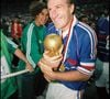 Quelques jours après la défaite de l'équipe de France face à l'Espagne en demi-finale de la Coupe du monde 2026, le sélectionneur des Bleus s'apprête à vivre ses derniers instants sur le banc tricolore

Archives : Didier Deschamps vainqueur de la coupe du monde 1998 JACOVIDES-COLIN / BESTIMAGE