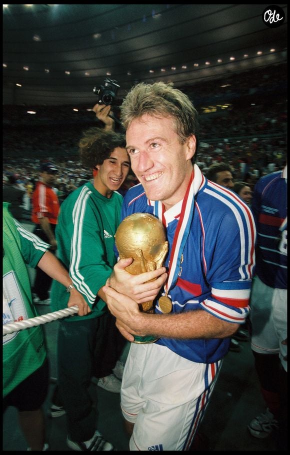 Quelques jours après la défaite de l'équipe de France face à l'Espagne en demi-finale de la Coupe du monde 2026, le sélectionneur des Bleus s'apprête à vivre ses derniers instants sur le banc tricolore

Archives : Didier Deschamps vainqueur de la coupe du monde 1998 JACOVIDES-COLIN / BESTIMAGE