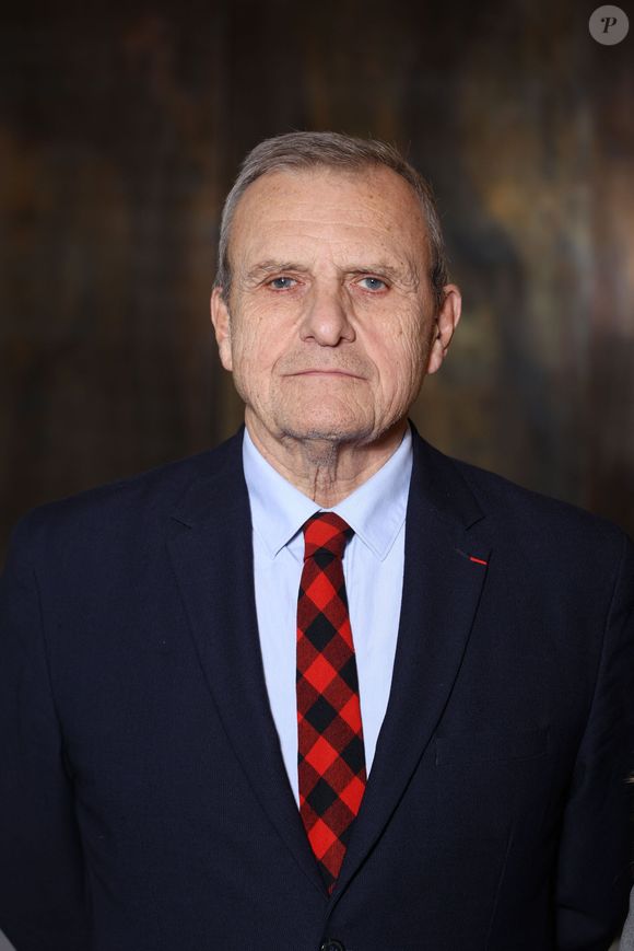 Ce célèbre styliste est devenu père pour la première fois à 31 ans, une seconde fois à 34 ans, puis une troisième fois à... 70 ans.

Exclusif -Jean-Charles de Castelbajac lors de la nomination de Stéphane Bern comme Pape du Patrimoine à Paris, le 20 novembre 2025. 

Photo : Denis Guignebourg / Bestimage