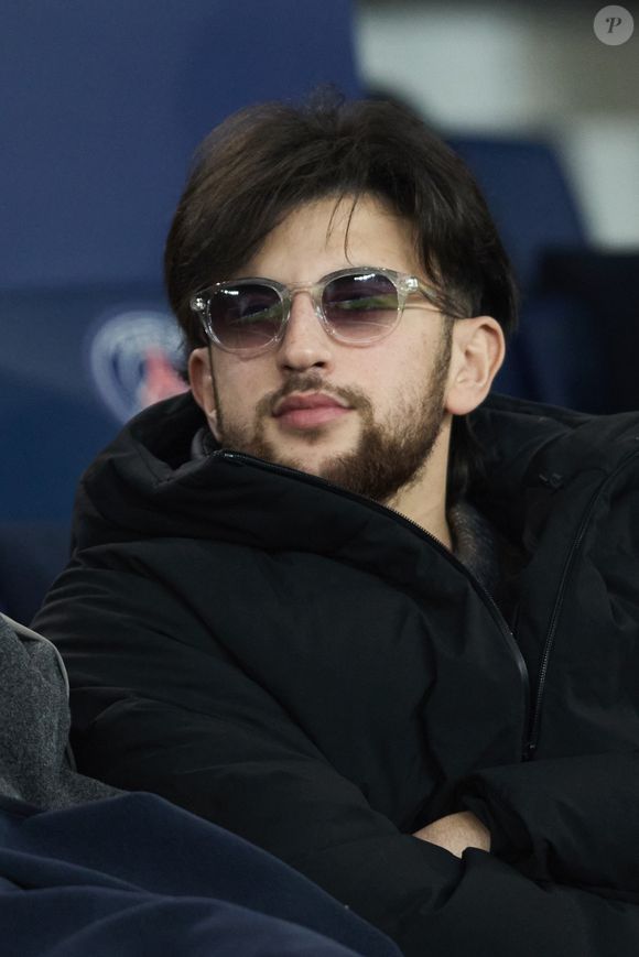 Just Riadh et sa femme dans les tribunes lors du match de Ligue Des Champions 2024-2025 (LDC) "PSG - Brest (7-0)" au Parc Des Princes, le 19 février 2025.
© Cyril Moreau/Bestimage