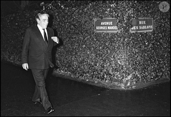 L'armateur possédait deux appartements situés avenue Foch à Paris

Archives - Aristote Onassis sortant de chez lui avenue Foch à Paris en 1970.
Crédit : AGENCE / BESTIMAGE