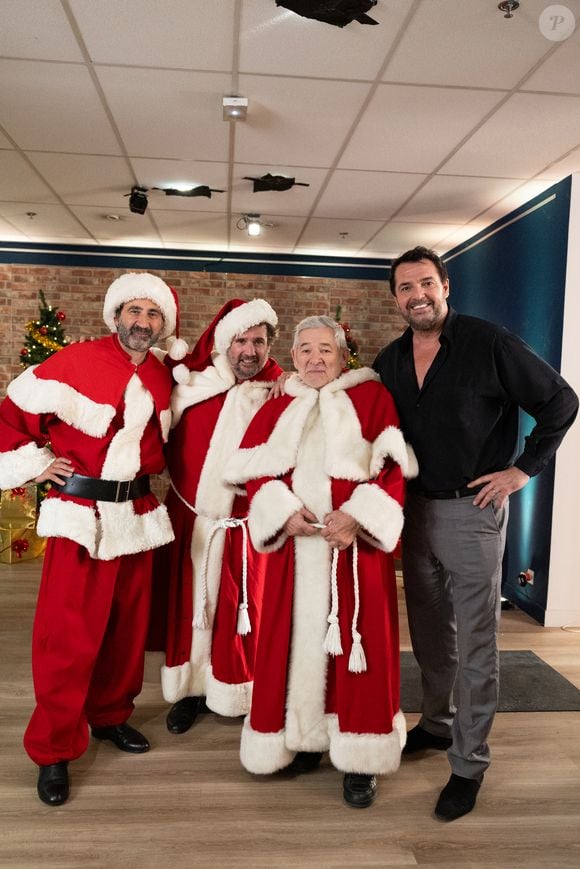 Exclusif - Mathieu Madenian, Arnaud Ducret, Yves Pignot, Chicandier en backstage du tournage de l'émission "Panique au grand magasin" diffusée le 15 décembre 2025 sur TF1. © Cyril Moreau/Bestimage