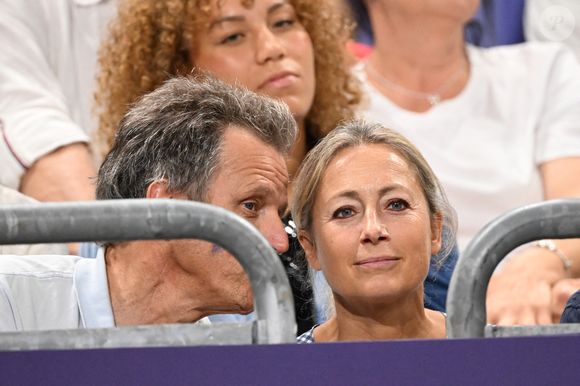 Anne-Sophie Lapix et son mari Arthur Sadoun dans les tribunes de la finale Hommes "France vs Pologne" de volley-ball lors des Jeux Olympiques Paris 2024. Le 10 août 2024
© P.Perusseau-D.Jacovides / Bestimage