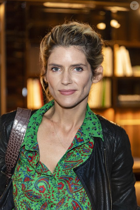 Au son du générique de "20h30 le dimanche", elle a tendrement confié que cette musique lui évoquait l'amour.

Alice Taglioni - Soirée d'inauguration du Spa Akasha (Carita) à l'hôtel Lutetia à Paris le 10 septembre 2018. © Pierre Perusseau/Bestimage