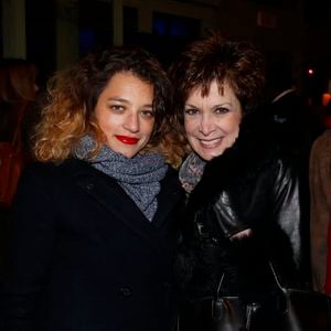 Archives - A Paris, Catherine Laborde et sa fille Gabriele, lors de la 2ème édition de la fête de la télé, au Grand Palais. Le 12 décembre 20121
© Christophe Aubert via Bestimage