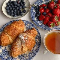 À 101 ans, l'écrivaine italienne Renata Pucci di Benisichi révèle son secret de longévité : un thé et un croissant !