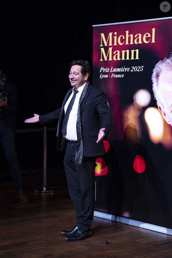 Laurent Gerra assiste à la cérémonie du Prix Lumière 2025 remis à Michael Mann lors du Festival Lumière 2025 à Lyon le 17/10/2025. © Sandrine Thesillat/PsNewZ/Bestimage