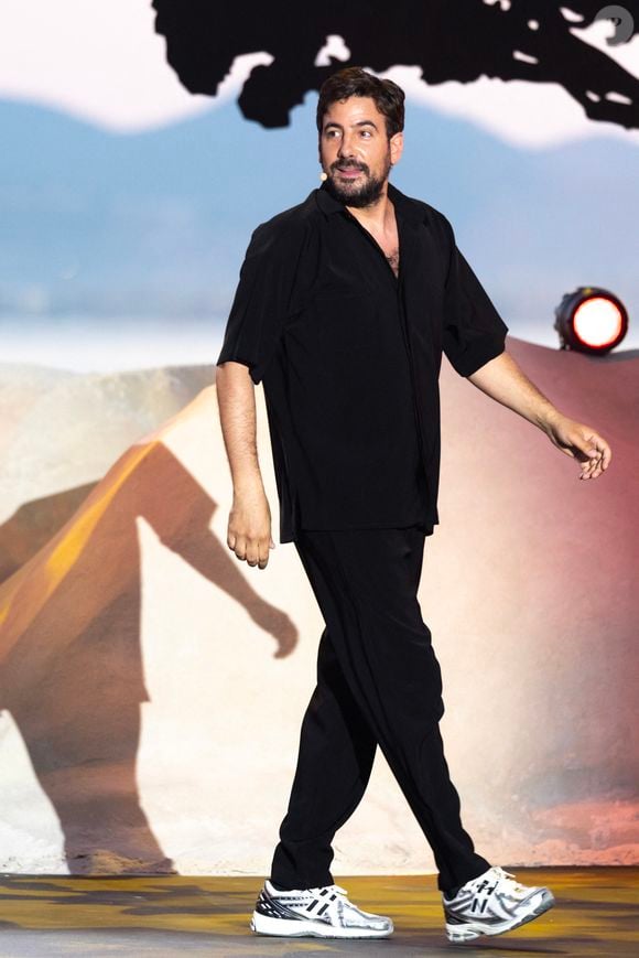 Exclusif - Maxime Gasteuil - Enregistrement de l'émission "L'humour à la plage" pour la 2eme édition du festival de Juan les Pins à la pinède Gould le 27 juin 2025. © Bruno Bebert / Bestimage