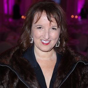 Anne Roumanoff assiste au dîner Peninsula in Pink par Octobre Rose au profit des Bonnes Fees, à Paris, France, le 03 octobre 2024. Photo par Jerome Dominé/Abaca