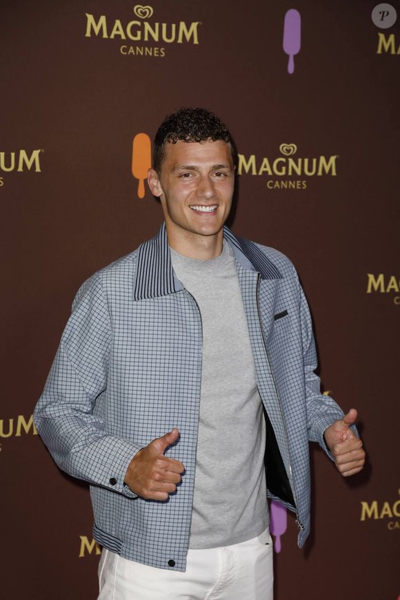 Benjamin Pavard au photocall de la soirée "Magnum" lors du 75ème Festival International du Film de Cannes le 19 mai 2022. API / BESTIMAGE