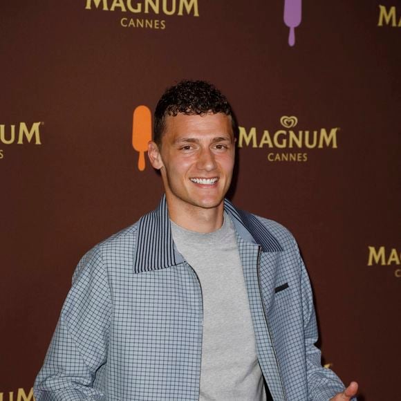 Benjamin Pavard au photocall de la soirée "Magnum" lors du 75ème Festival International du Film de Cannes le 19 mai 2022. API / BESTIMAGE