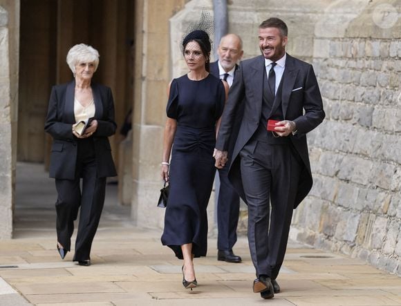 Sir David Beckham, avec son épouse Victoria et ses parents Ted et Sandra Beckham, après avoir été fait Chevalier Bachelor lors d'une cérémonie d'investiture au château de Windsor, Berkshire, Royaume-Uni, le 4 novembre 2025. Photo by Andrew Matthews/PA Photos/ABACAPRESS.COM