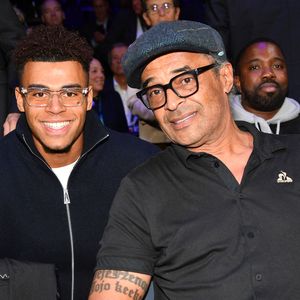 L'ancien tennisman est venu avec sa compagne Malika.

Désiré Doué ( PSG), Yannick Noah  - Jannik Sinner remporte le Rolex Paris Masters 2025 face à Félix Auger-Aliassime à la Défense Arena . © Veeren/Bestimage