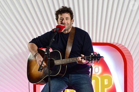 Exclusif - Patrick Bruel lors de la dictée, pour l'association ELA, au lycée Saint-Joseph à Lyon. Le 13 novembre 2024 © Romain Doucelin / Bestimage