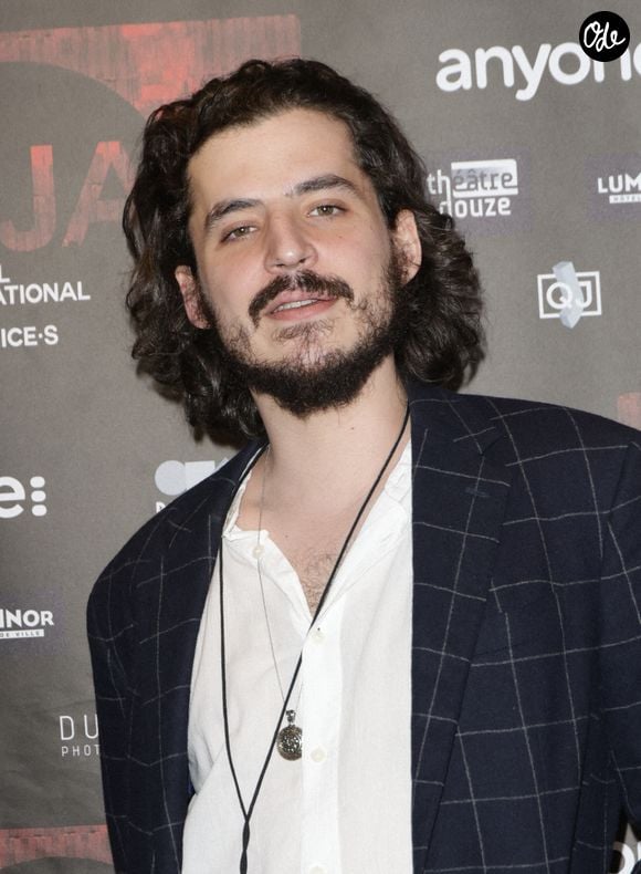 La comédienne reconnaît également aimer particulièrement cette nouvelle forme d’expression, au point de confier : « Je crois que j’aime plus écrire que raconter des histoires. »

Vincent Zulawski (fils de Sophie Marceau) - 2ème édition du Festival International des Jeunes Acteurs et Actrices (FIJA) au cinéma UGC Bercy à Paris le 11 avril 2025.
© Coadic Guirec / Bestimage