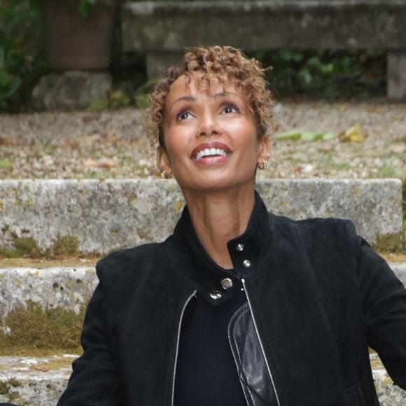 Son séjour s’est terminé sur un toit-terrasse offrant une vue spectaculaire sur la ville et les cimes de l’Atlas, faisant voyager ses abonnés.

Sonia Rolland au photocall du film "Kwibuka (Le Souvenir)" lors de la 18ème édition du Festival du Film Francophone de Angoulême (FFA) le 27 août 2025.

© Coadic Guirec / Bestimage