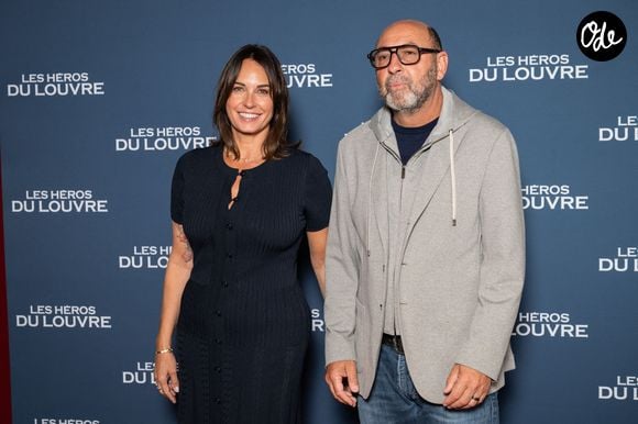 L'acteur français Kad Merad et son épouse, l'actrice française Julia Vignali, assistent à la séance photo de la première parisienne du film « Les Héros du Louvre » au cinéma l'Arlequin, le 1er septembre 2026 à Paris, en France. Photo : Alexis Jumeau/ABACAPRESS.COM