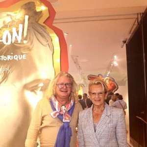 Exclusif - Pierre-Jean Chalençon et Michèle Alliot-Marie - Exposition de la collection de Pierre-Jean Chalençon pour la vente "Napoléon: Une collection historique" chez Sotheby's à Paris le 19 juin 2025.
C'est le styliste Jean-Charles de Castelbajac, qui a apporté sa touche colorée à la vitrine de la vente du 25 juin, consacrée aux objets provenant du trésor de Pierre-Jean Chalençon, l'un des plus grands collectionneurs privés d'objets napoléoniens au monde. © Cédric Perrin/Bestimage