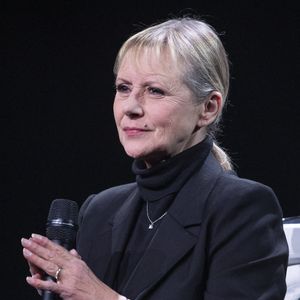 Exclusif - Dorothée - Enregistrement de l'émission "La Chanson secrète 10" diffusée sur TF1 à 21h10 le 22 janvier 2022
© Jacovides- Moreau / Bestimage
Après le succès des précédentes éditions, « LA CHANSON SECRETE », présentée par N.ALIAGAS et produite par DMLS TV, revient sur TF1.
8 artistes ne savent rien de ce qui va se passer pour eux !
Ils ont accepté de jouer le jeu, de se laisser totalement surprendre, émouvoir, parfois même déstabiliser car ils vont découvrir en même temps que les téléspectateurs une surprise : une chanson qui leur est chère revisitée et réinterprétée par un artiste.
Des mises en scène spectaculaires au service de l’émotion… Et des émotions fortes pour l’artiste assis dans le fauteuil grâce à la venue sur le plateau de proches et d’invités inattendus.
Les téléspectateurs seront aux premières loges pour vivre ces moments d’intimité musicale rare.