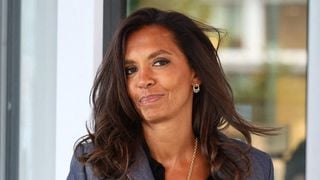 "Il me ressemble comme deux gouttes d'eau" : Karine Le Marchand découvre l'existence d'un demi-frère grâce à un "achat compulsif" de sa fille Alya
