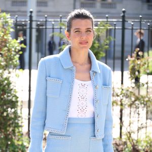 Charlotte Casiraghi - Les célébrités arrivent au défilé Chanel Collection Haute Couture Automne/Hiver 2025-2026 lors de la Fashion Week de Paris (PFW), le 8 juillet 2025. 
© Denis Guignebourg / Bestimage