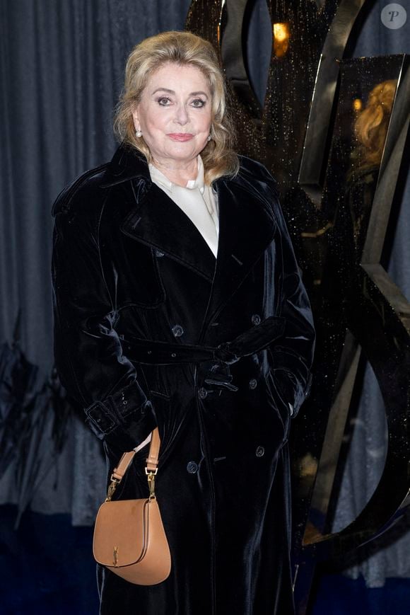 Catherine Deneuve au photocall du défilé Saint Laurent, Collection Prêt-à-porter Printemps / Eté 2025 dans le cadre de la Fashion Week de Paris le 24 septembre 2024. © Olivier Borde / Bestimage