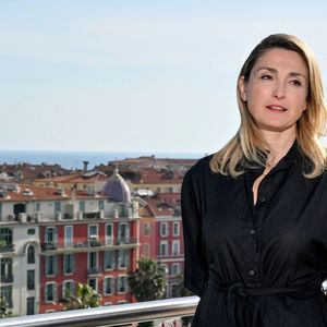Julie Gayet, membre du jury, durant le photocall lors de la 1ère édition du World AI Film Festival (WAiFF) à Nice, un événement inédit dédié aux interactions entre les nouvelles technologies et la création cinématographique et audiovisuelle. © Bruno Bebert / Bestimage