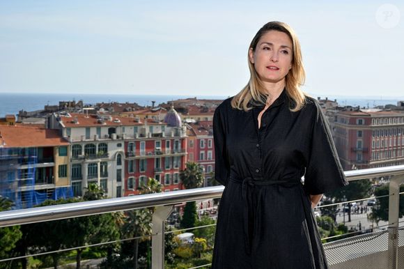 Julie Gayet, membre du jury, durant le photocall lors de la 1ère édition du World AI Film Festival (WAiFF) à Nice, un événement inédit dédié aux interactions entre les nouvelles technologies et la création cinématographique et audiovisuelle. © Bruno Bebert / Bestimage