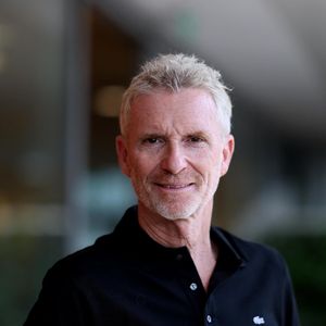 Denis Brogniart ne commente pas seulement les exploits des sportifs et des courageux candidats de "Koh-Lanta", il les fait, aussi ! 

Denis Brogniart au village lors des Internationaux de France de Tennis de Roland Garros. © Moreau/Jacovides/Bestimage