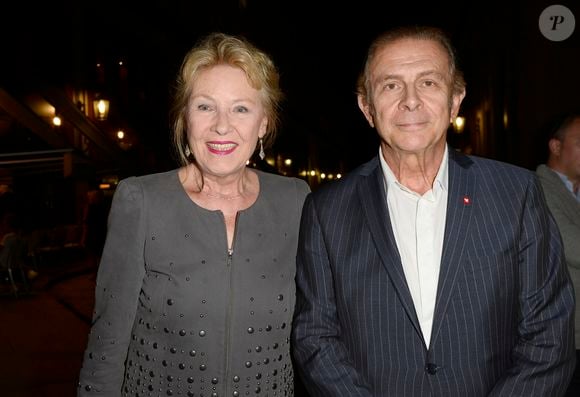 Un couple atypique mais uni

Maaike Jansen et Roland Giraud - People à la générale de la pièce "Un dîner d'adieu" au Théâtre Edouard Vll à Paris le 15 septembre 2014.  
©COADIC GUIREC / BESTIMAGE