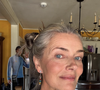 La mariée rayonnait de bonheur, entourée de ses proches. Mais ce qui a véritablement attiré tous les regards, c'est sa tenue spectaculaire.

Le mannequin Paulina Porizkova sur Instagram