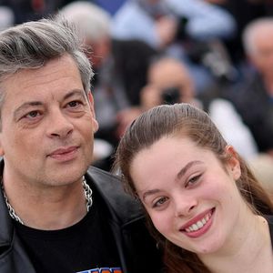 Benjamin Biolay et sa fille Anna Biolay au photocall de "Rosalie" lors du 76ème Festival International du Film de Cannes, le 18 mai 2023.
© Jacovides/Moreau/Bestimage