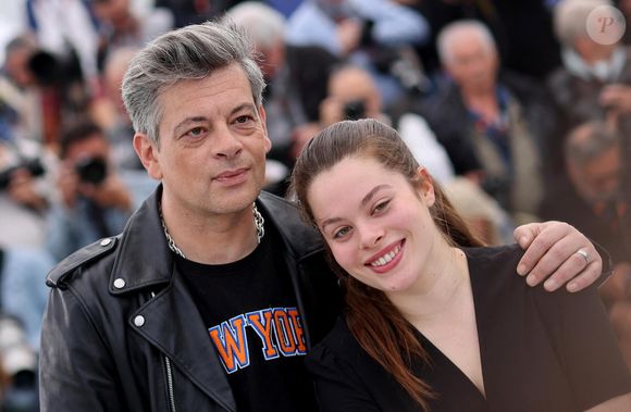 Benjamin Biolay et sa fille Anna Biolay au photocall de "Rosalie" lors du 76ème Festival International du Film de Cannes, le 18 mai 2023.
© Jacovides/Moreau/Bestimage