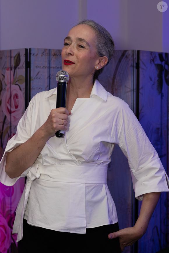 Exclusif - Delphine Ernotte (Directrice générale de France Télévisions) - Soirée à la suite Sandra & Co lors du 76ème Festival International du Film de Cannes le 26 mai 2023. © Aurelio Stella/Bestimage

Ce vendredi 26 mai, 
Le cinéma et la musique ont été mis à l’honneur avec le press Junket du film Salem de Jean Bernard Marlin avec les talents Oumar Moindjie et Wallen El Gharbaoui.
Nous avons été honorés d’accueillir le live du célèbre musicien Sofiane Pamart et le rappeur YG Pablo. Ils ont interprété leur dernier titre “Magic” sorti le même jour sur toutes les plateformes digitales.
La belle chanteuse Vanille Clerc a interprété à la guitare son titre “Suivre le Soleil”.
La comédienne Audrey Dana a rendu visite à la Suite Sandra & Co pour découvrir la collection BE et Gaëlle Constantini qui l’a séduite immédiatement.
La Suite Sandra & Co a accueilli les équipes de France TV, Brut, ainsi que de l’émission “C à vous” pour célébrer la fin du Festival autour d’un cocktail dinatoire. Delphine Ernotte, Renaud Le Van Kim, Stephane Sitbon-Gomez, Anne-Elisabeth Lemoine ont célébré les équipes de production.
La soirée a continué avec la fête OxyHelp