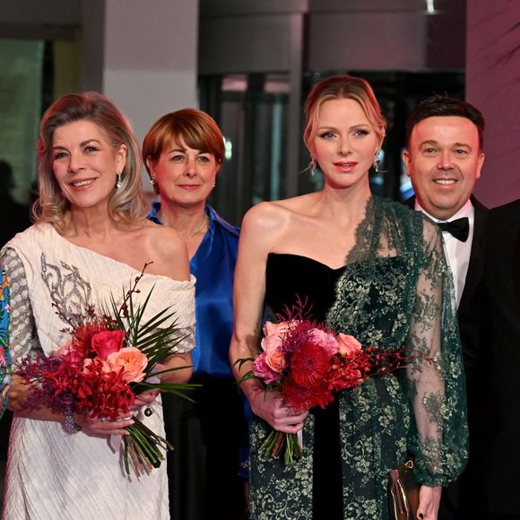 Christian Louboutin, la princesse Caroline de Hanovre, la princese Charlene de Monaco et le prince Albert II de Monaco durant la 69ème édition du Bal de la Rose dans la Salle des Étoiles du Sporting Monte-Carlo à Monaco, le 29 mars 2025.
 © Bruno Bebert / Pool Monaco / Bestimage