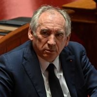 François Bayrou : Qu’est devenu l’enfant qui avait fait les poches du nouveau Premier ministre lors d’une visite à Strasbourg ?