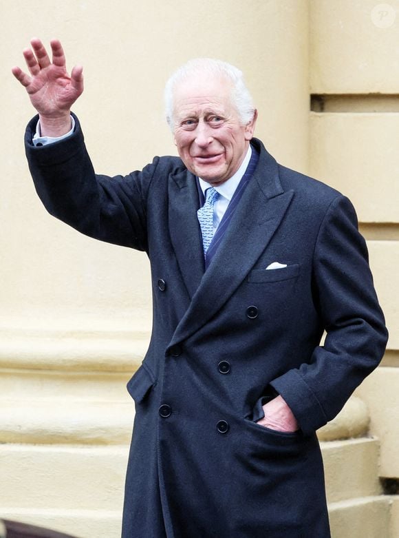 D'ordinaire, après la messe de Sandringham, les Windsor déjeunent au château de Windsor
Charles III à la St Peters' Church à Londres  ©Alpha Press 073074 04/12/2024